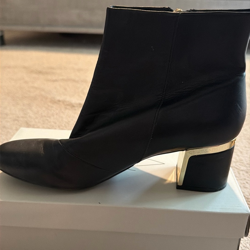 DKNY never used no box Boots